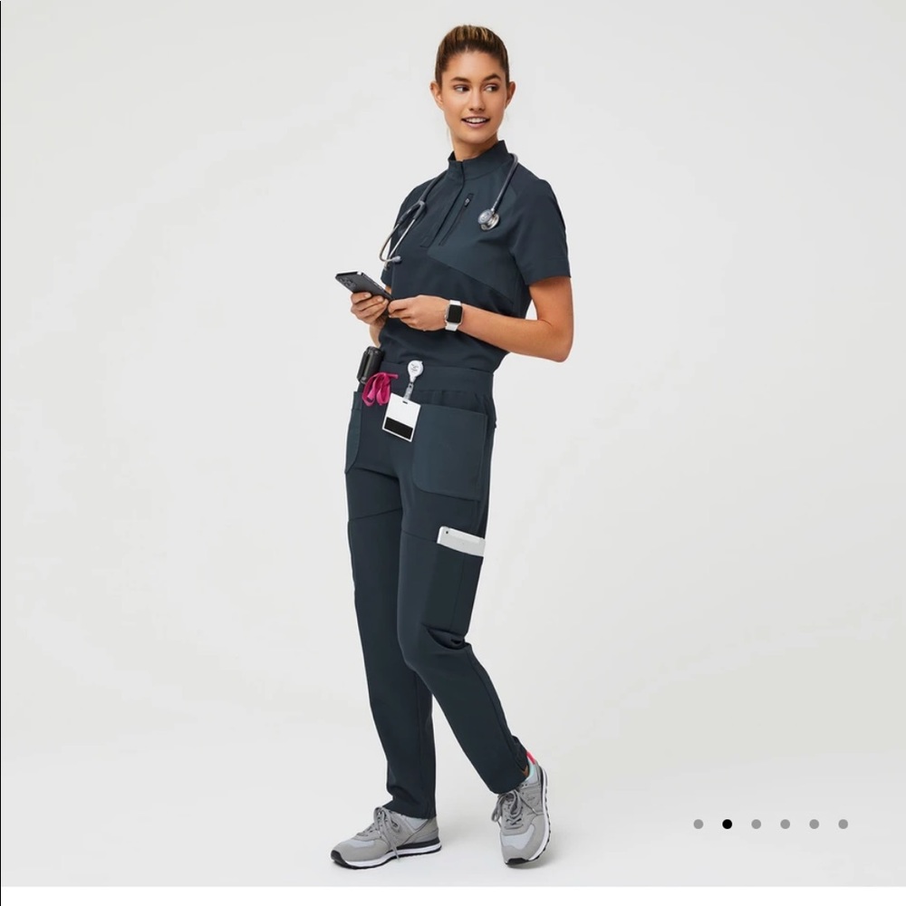 FIGS Women’s Mundri Scrub pants- Dark Harbor - Picture 2 of 9